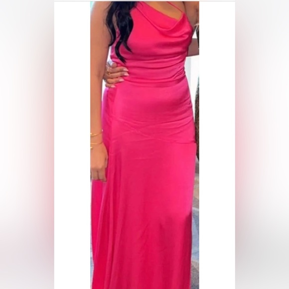 Revolve Belmont Gown Elliatt Fuchsia - Picture 3 of 6